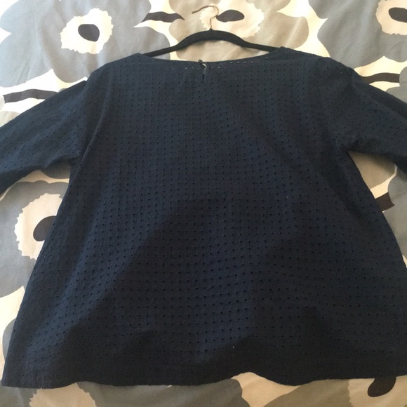 Uniqlo all-cotton navy eyelet top - Picture 6 of 6